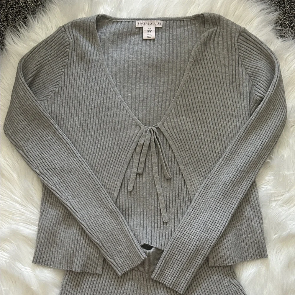 Sincerely Jules Women's Gray V-Neck Ribbed Sweater and Pants Set - Picture 1 of 5